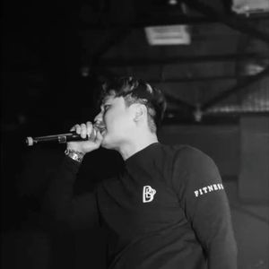 将振动器抵在小核上
