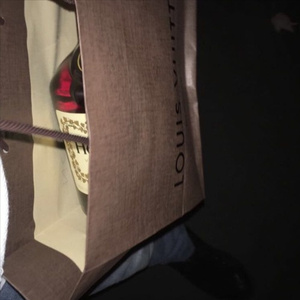 将振动器抵在小核上
